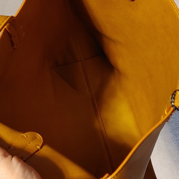 💚Imoshin Pineapple print tote bag with clutch Nwt - Picture 4 of 6